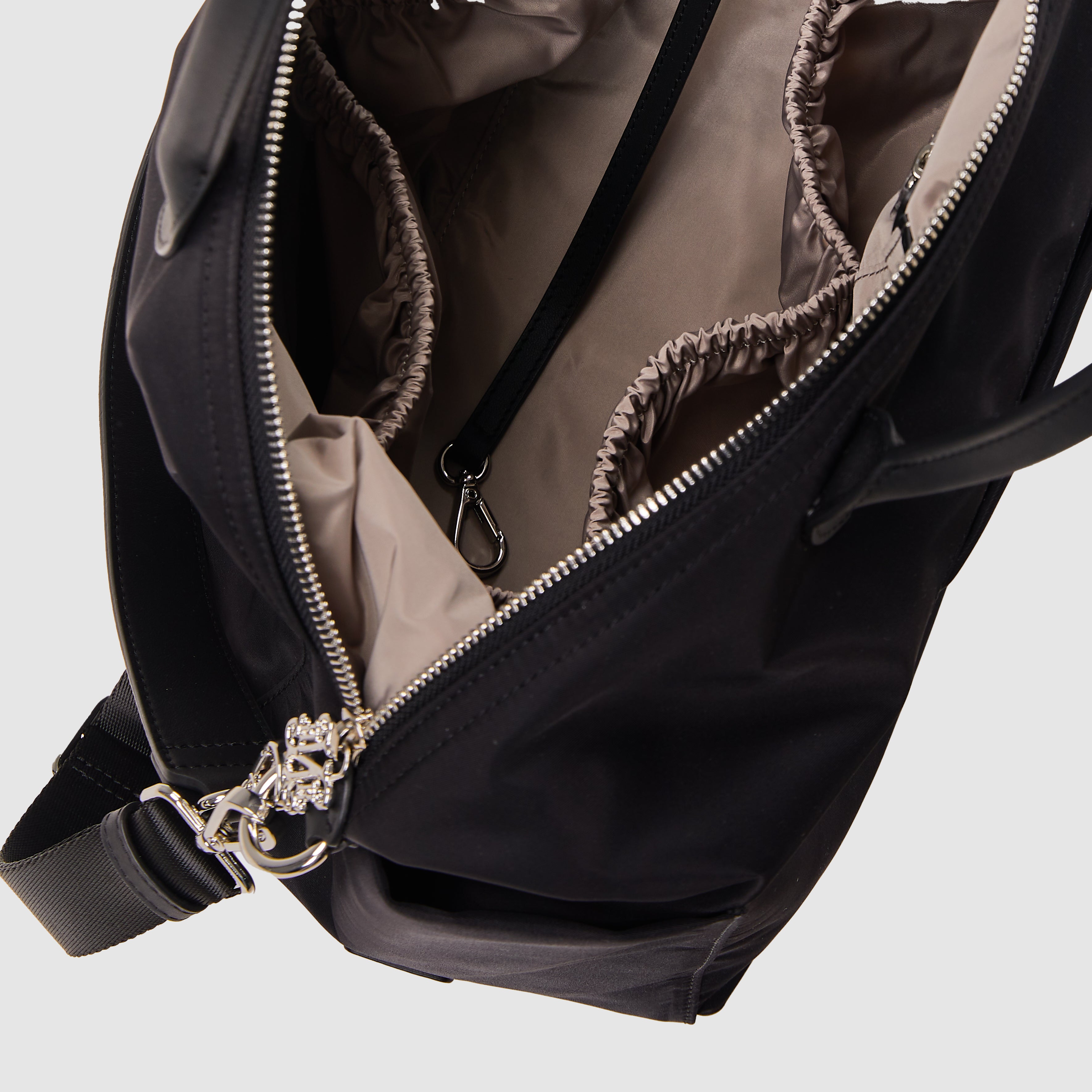 Monogram Siyah Anne Bebek Çantası