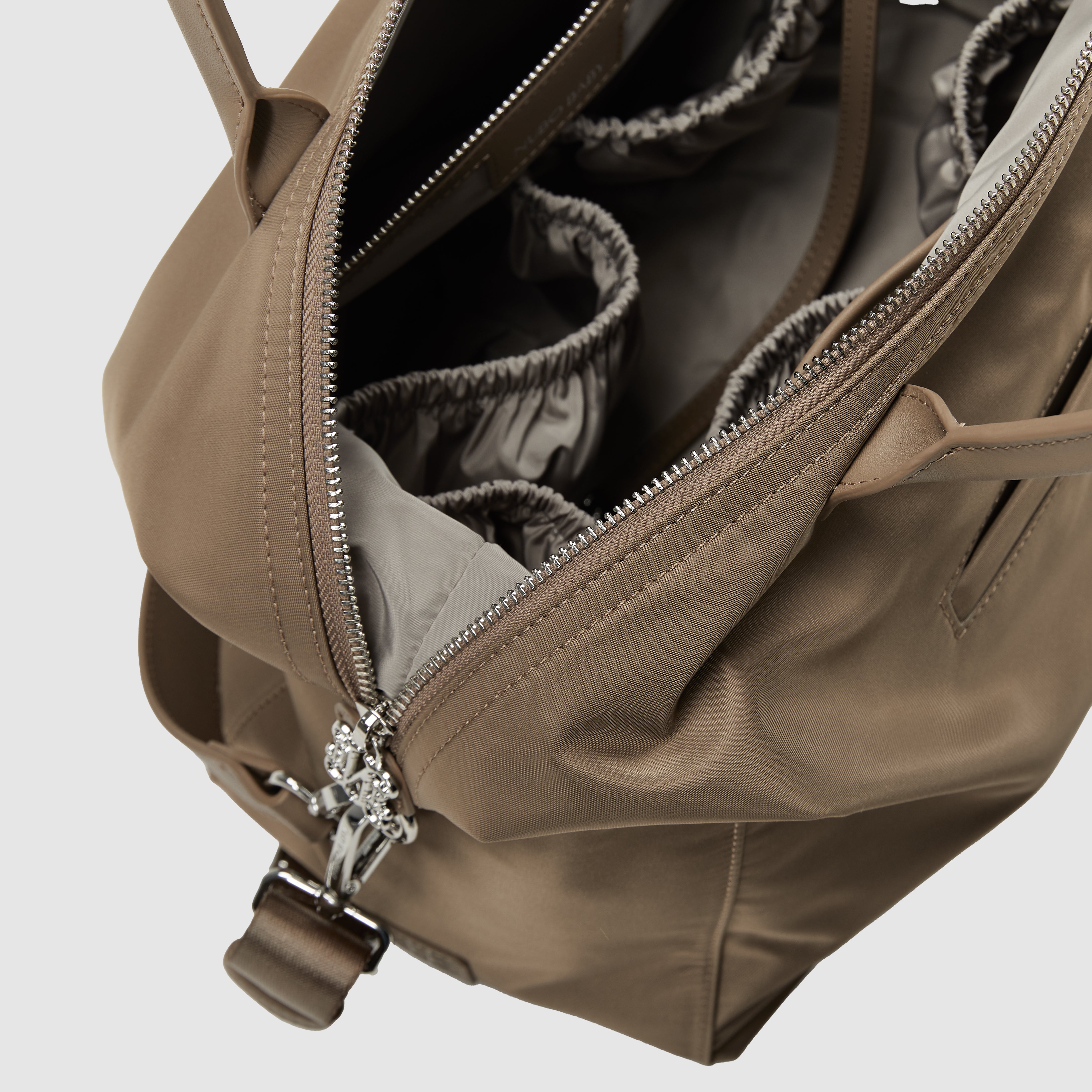 Monogram Vizon Anne Bebek Çantası